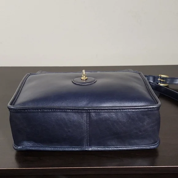 **SOLD**Vintage Coach Navy Willis #9927 - Picture 7 of 13